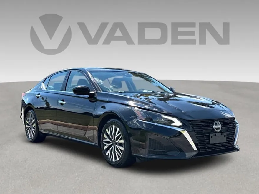 2023 Nissan Altima 2.5 SV photo 1