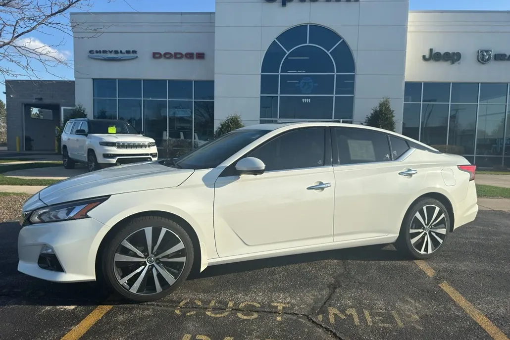 2021 Nissan Altima 2.5 Platinum photo 1