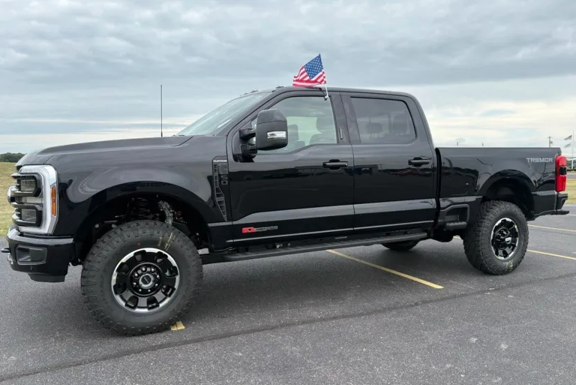 2026 Ford F-350 Platinum photo 1