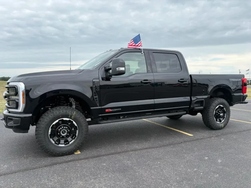 2026 Ford F-350 Platinum photo 1