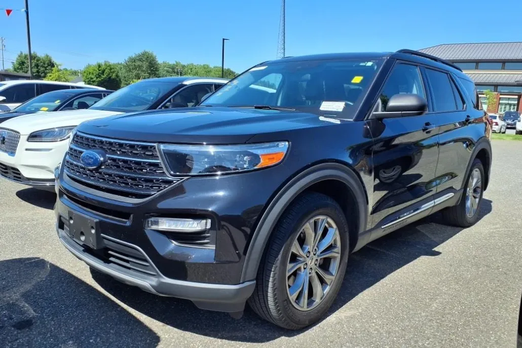 2021 Ford Explorer XLT photo 1