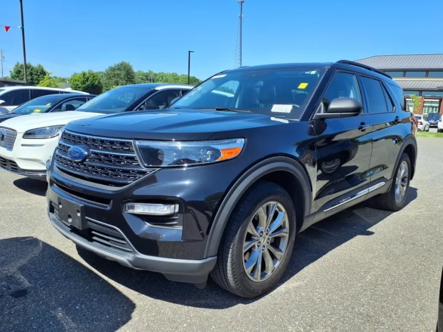 2021 Ford Explorer XLT photo 1