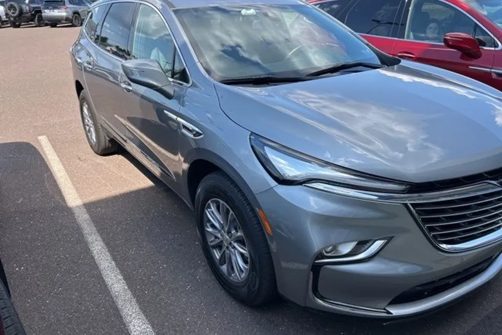 2023 Buick Enclave Essence photo 1