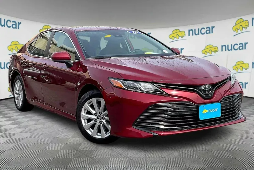 2019 Toyota Camry LE photo 1