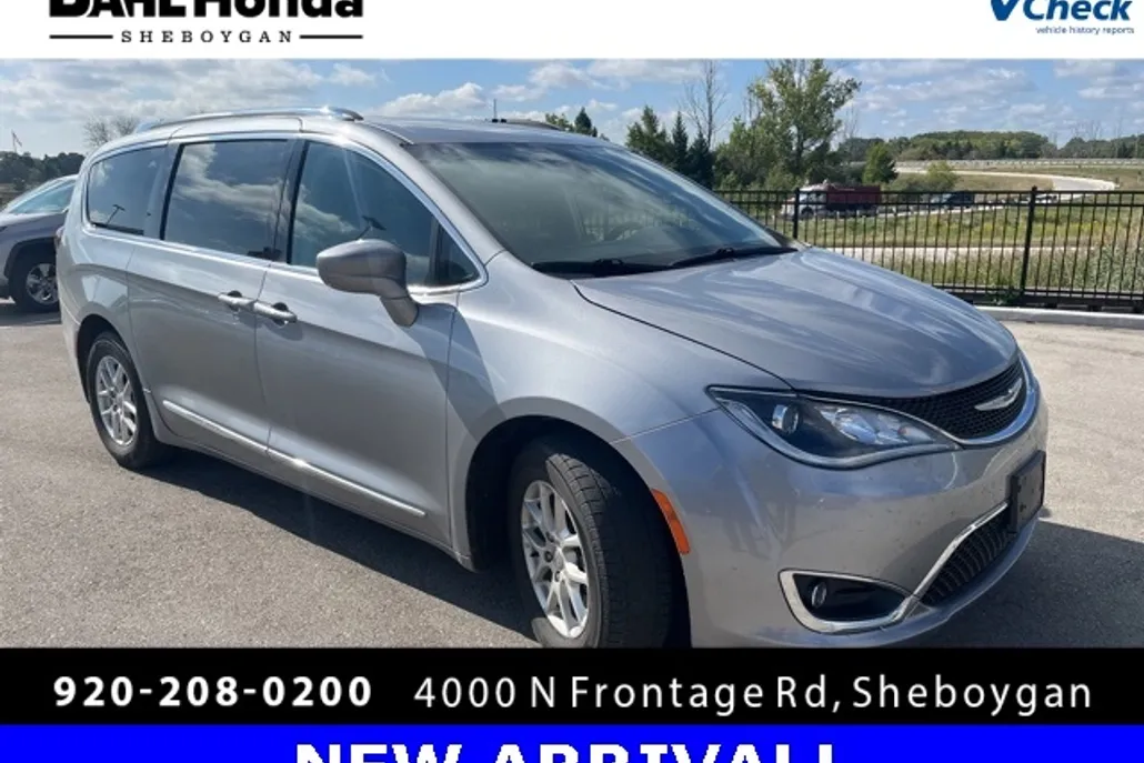 2020 Chrysler Pacifica Touring L photo 1