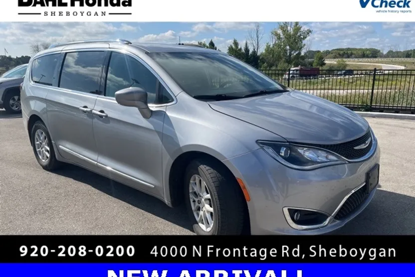 2020 Chrysler Pacifica Touring L photo 1