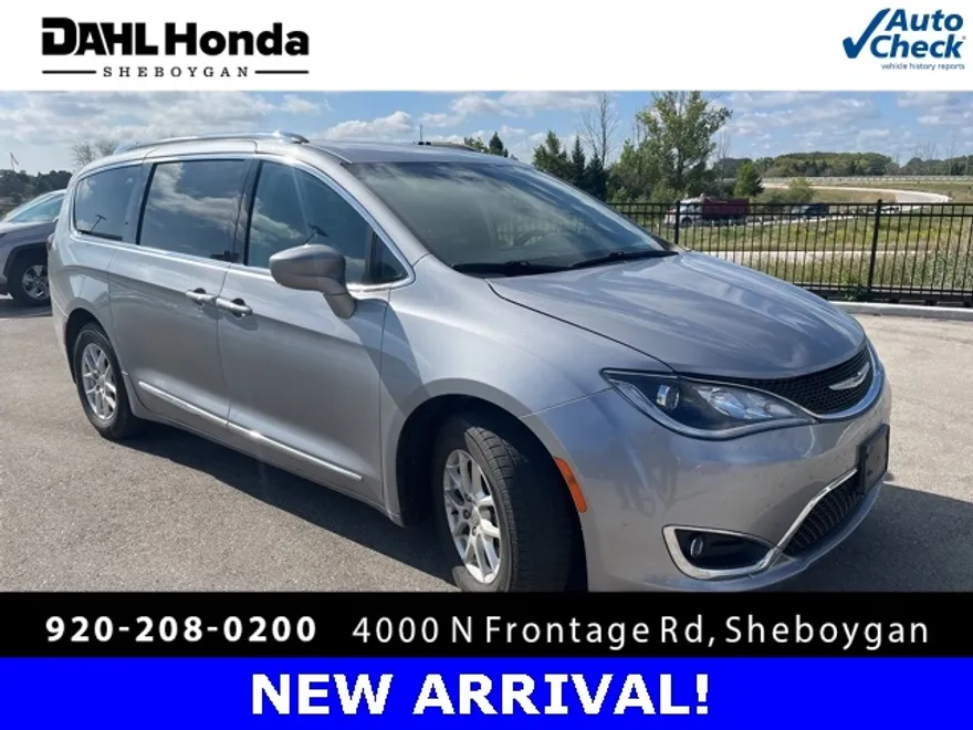 2020 Chrysler Pacifica Touring L photo 1
