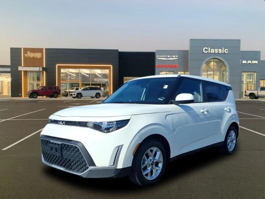 2023 Kia Soul LX photo 1