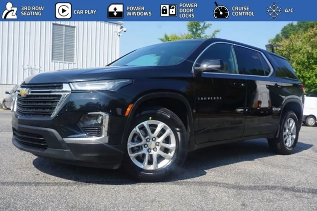 2022 Chevrolet Traverse LS photo 1