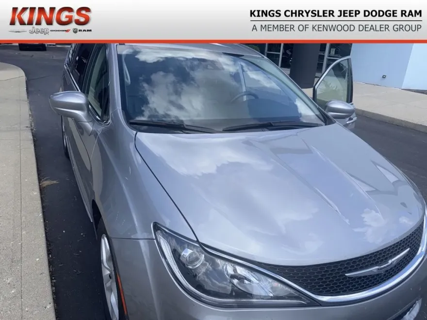 2017 Chrysler Pacifica Touring Plus photo 1