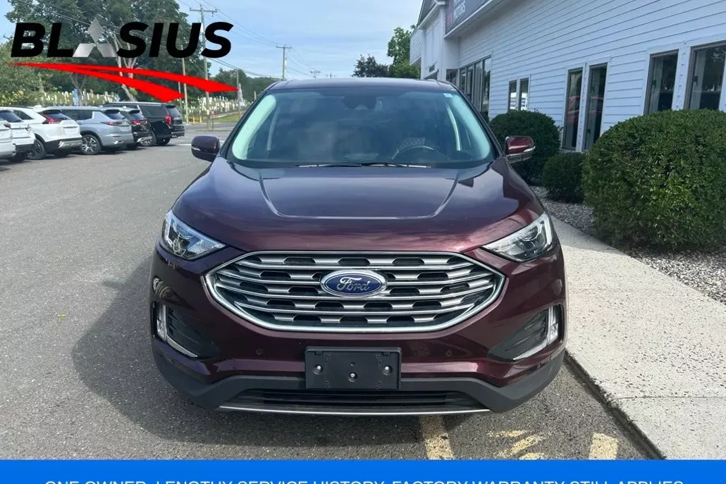 2023 Ford Edge Titanium photo 1