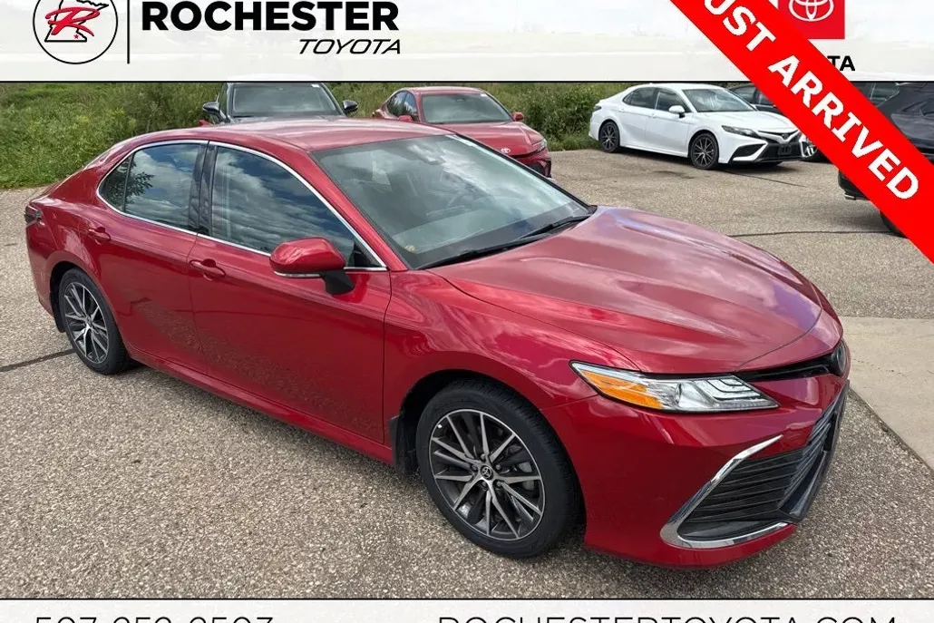 2023 Toyota Camry Hybrid XLE photo 1