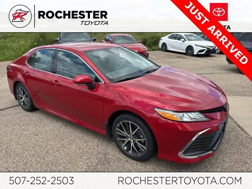 2023 Toyota Camry Hybrid XLE photo 1
