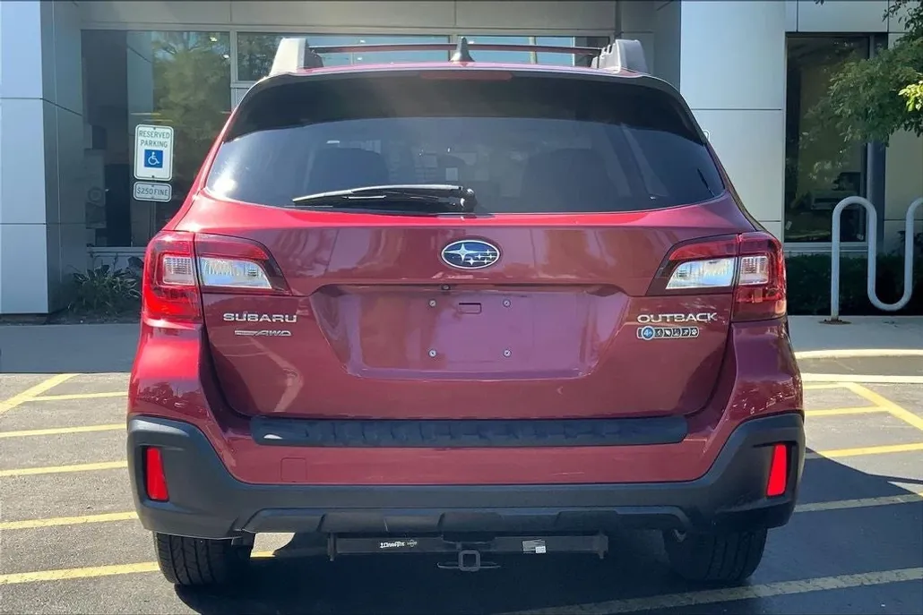 2019 Subaru Outback 2.5i Premium photo 1