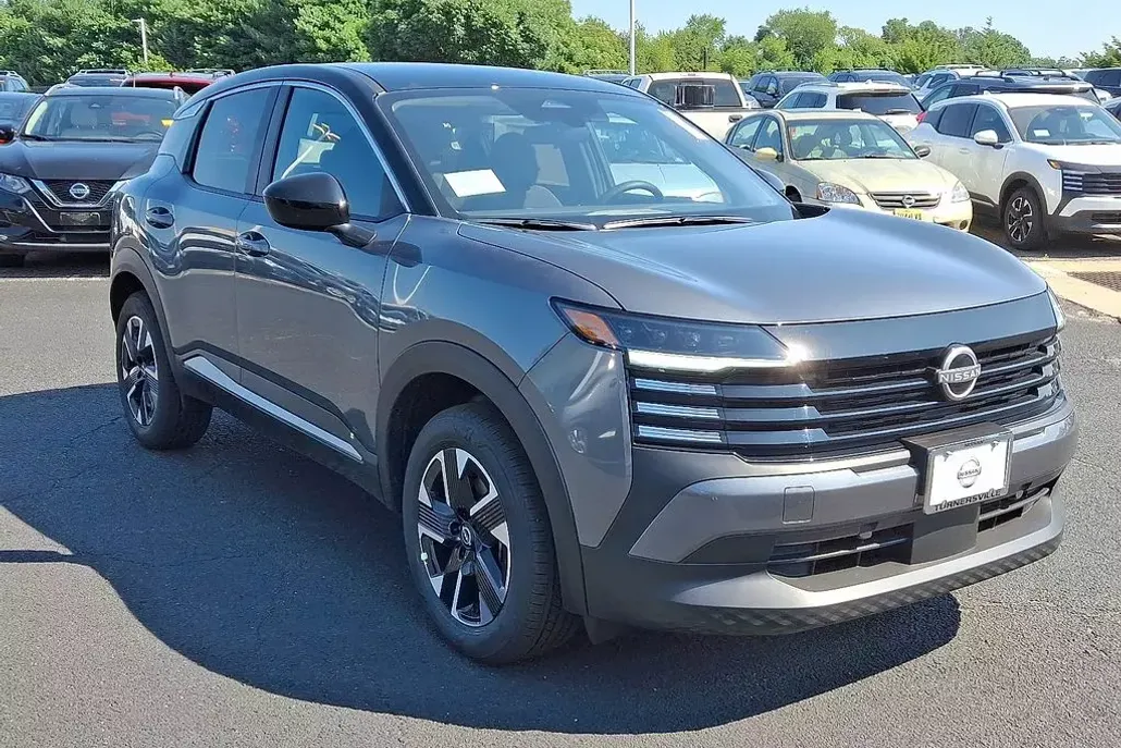 2025 Nissan Kicks SV photo 1
