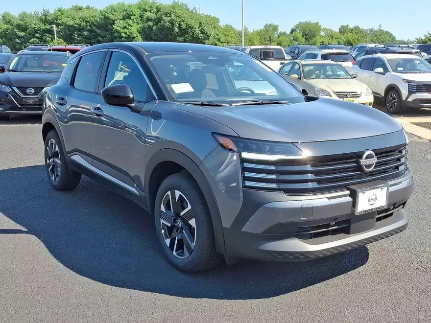 2025 Nissan Kicks SV photo 1