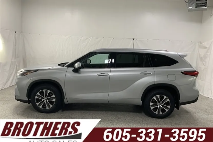 2022 Toyota Highlander Hybrid XLE photo 1