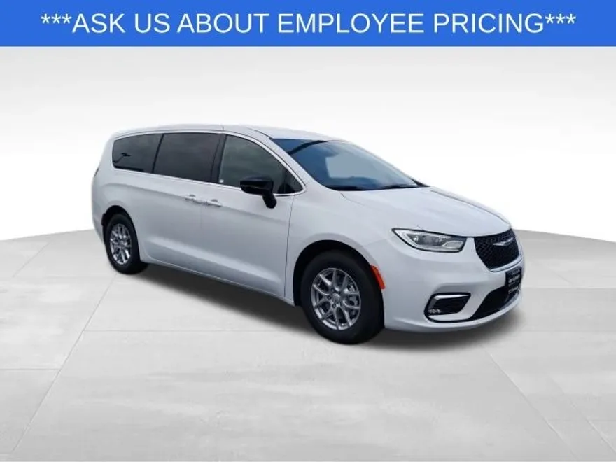 2025 Chrysler Pacifica photo 1