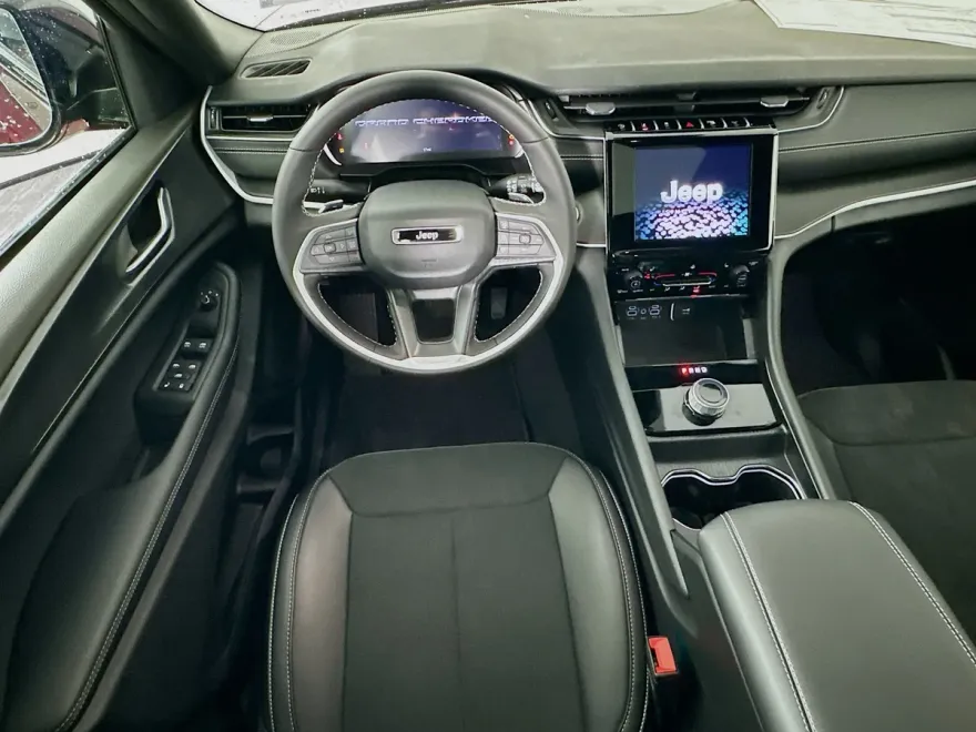 2025 Jeep Grand Cherokee Altitude X photo 20
