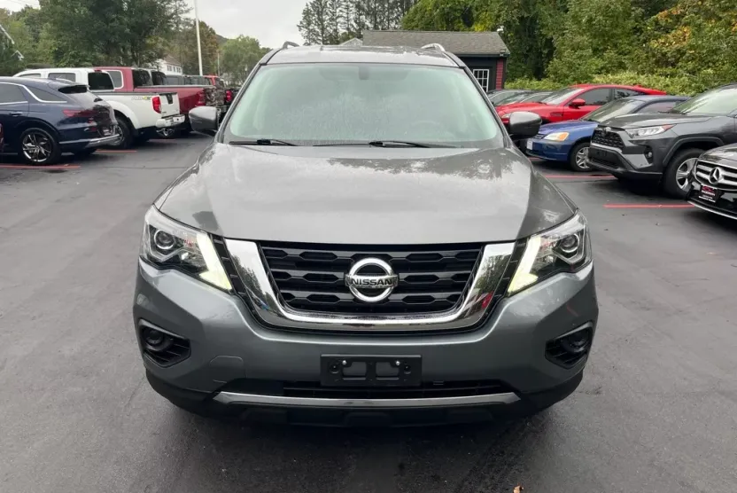 2019 Nissan Pathfinder S photo 1