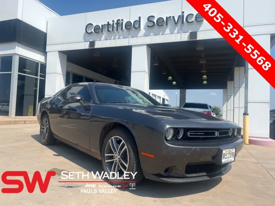 2019 Dodge Challenger SXT photo 1