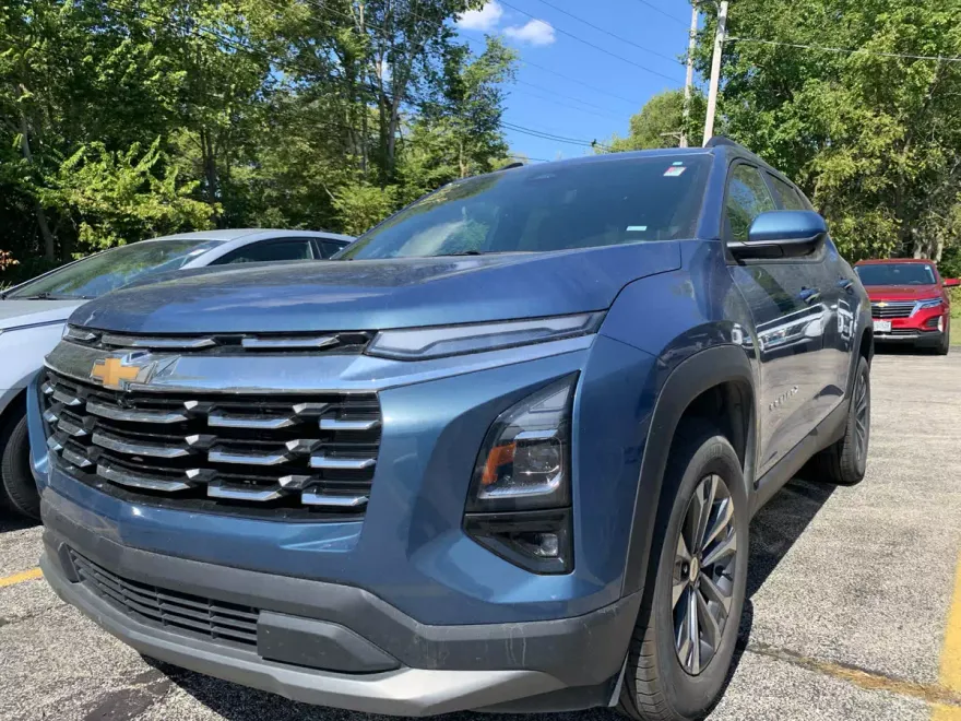 2025 Chevrolet Equinox LT photo 1