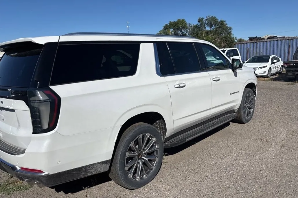 2025 Chevrolet Suburban High Country photo 1