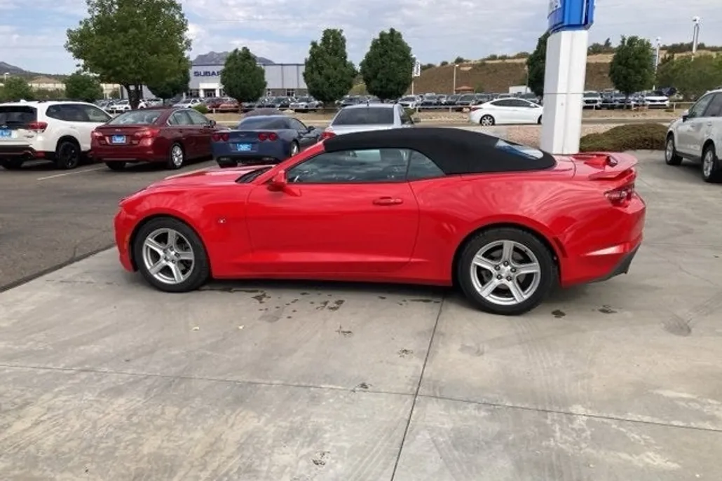 2020 Chevrolet Camaro 1LT photo 1