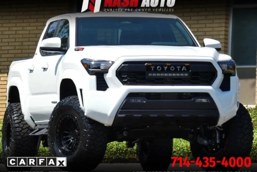 2025 Toyota Tacoma Double Cab SR5 photo 1