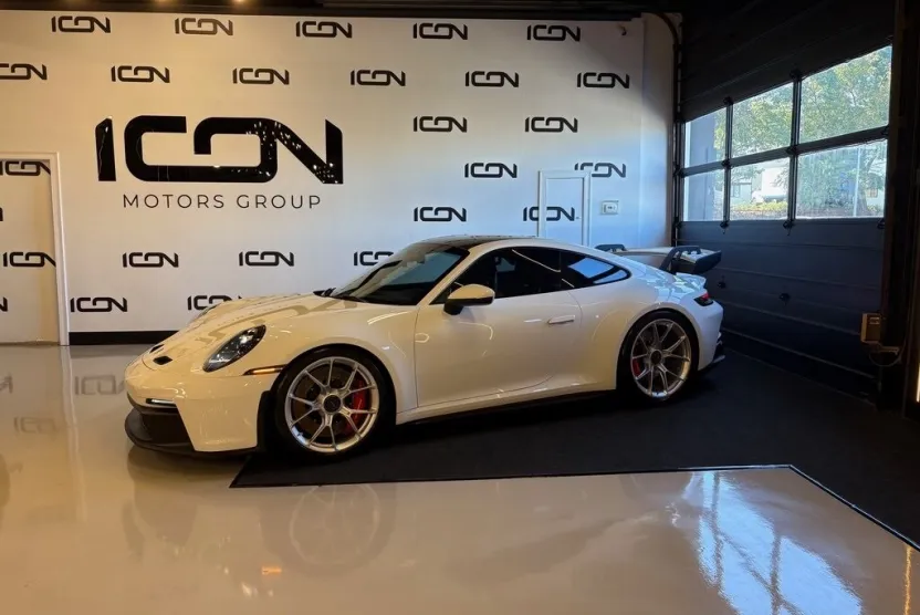 2022 Porsche 911 GT3 Touring photo 1