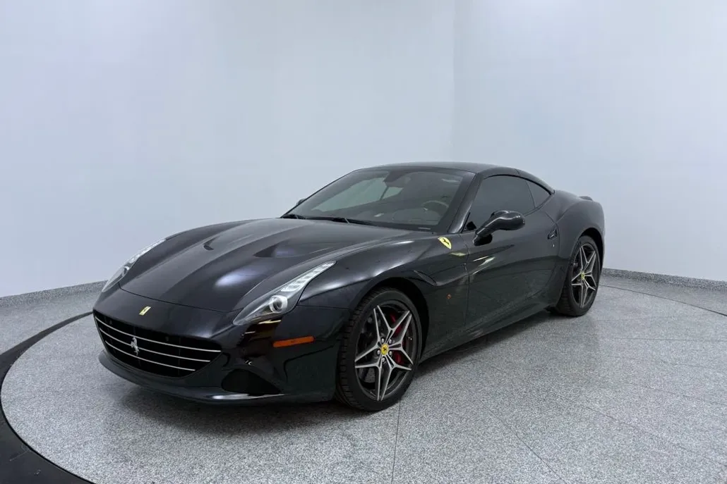2017 Ferrari California T photo 1