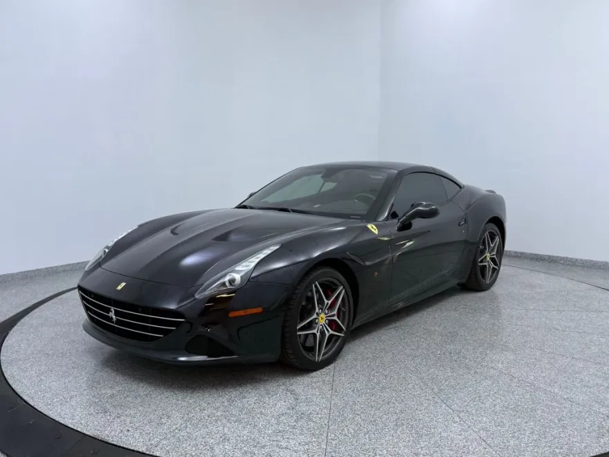 2017 Ferrari California T photo 1