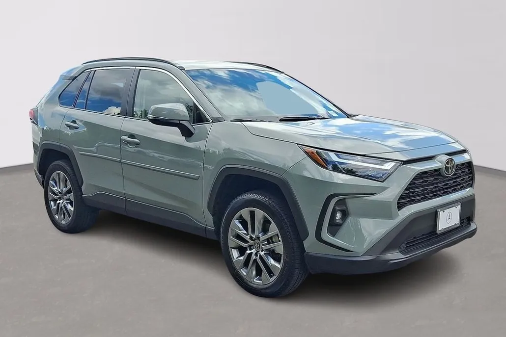 2023 Toyota RAV4 XLE Premium photo 1