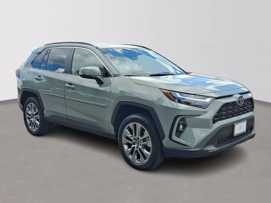 2023 Toyota RAV4 XLE Premium photo 1