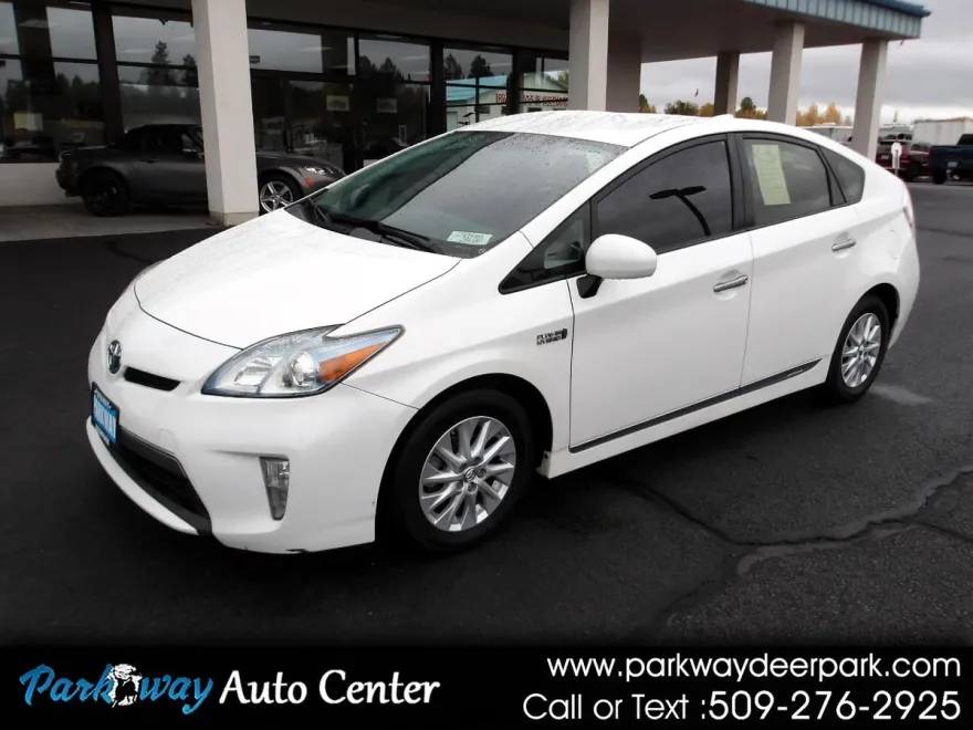 2013 Toyota Prius Plug-in Advanced photo 1