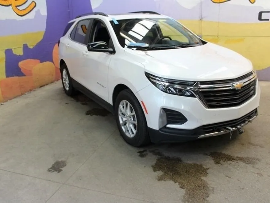 2022 Chevrolet Equinox LT photo 1