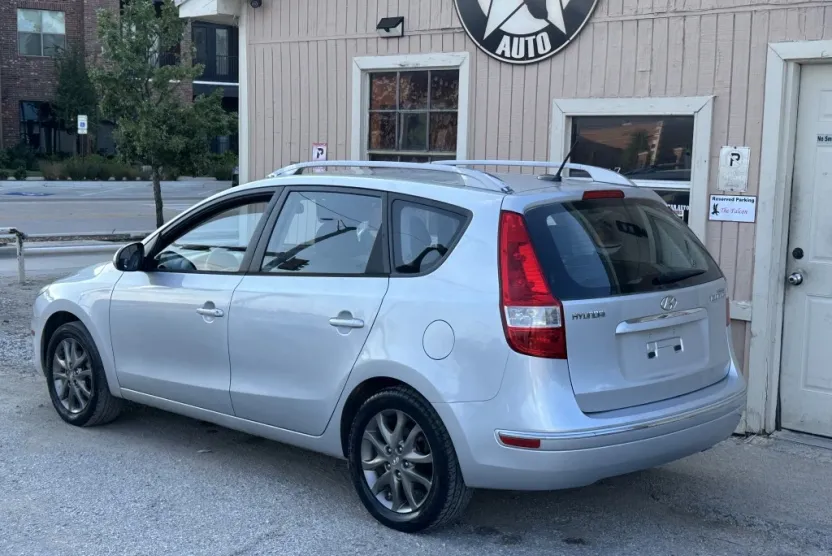 2012 Hyundai Elantra Touring SE photo 1