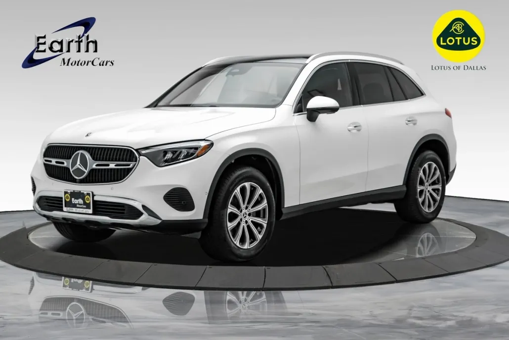 2024 Mercedes Benz GLC 300 photo 1