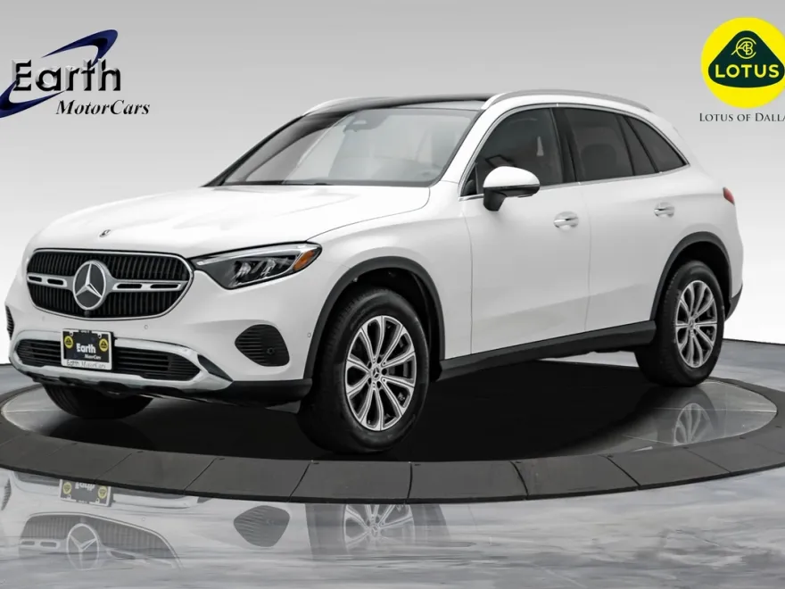2024 Mercedes Benz GLC 300 photo 1