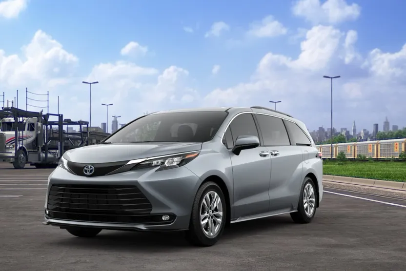 2025 Toyota Sienna XLE photo 1