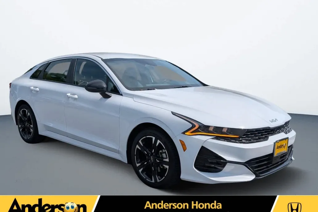 2024 Kia K5 GT-Line photo 1