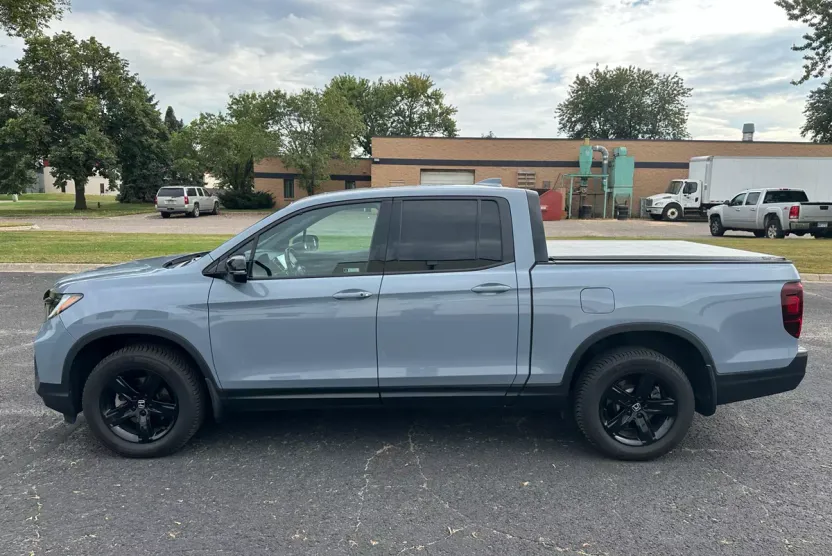 2023 Honda Ridgeline Black Edition photo 1