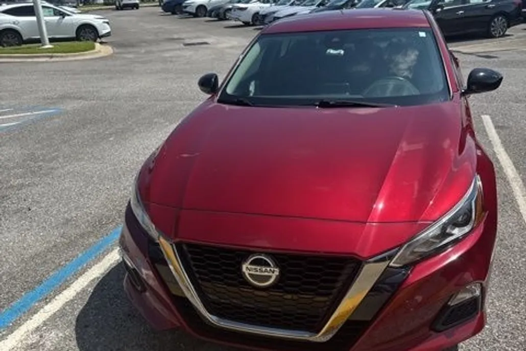 2021 Nissan Altima 2.5 SR photo 1