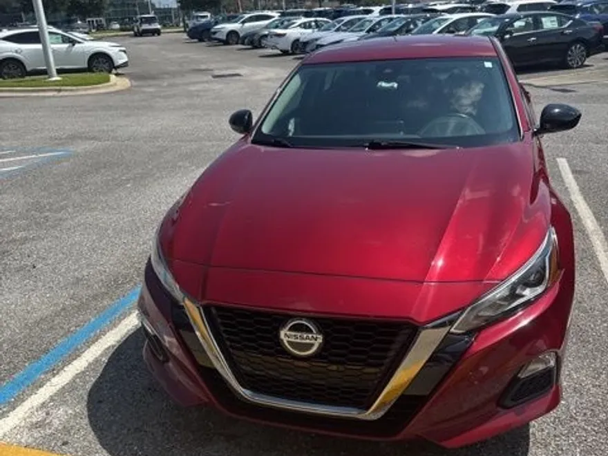 2021 Nissan Altima 2.5 SR photo 1
