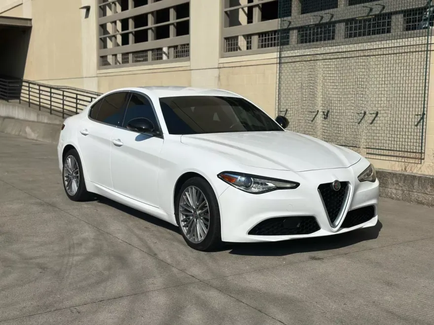 2017 Alfa Romeo Giulia Q4 photo 1