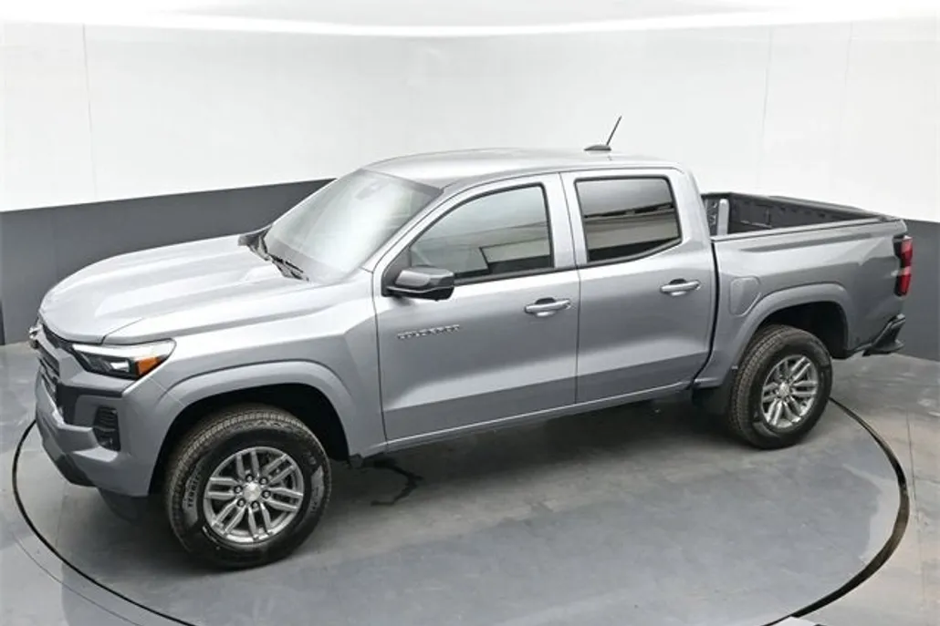 2026 Chevrolet Colorado LT photo 1