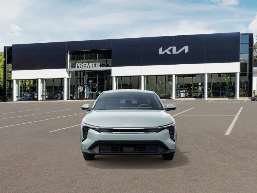 2025 Kia K4 LXS photo 1