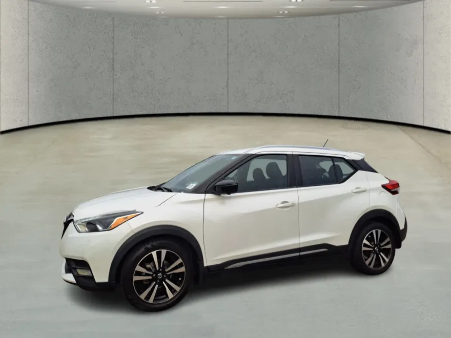 2020 Nissan Kicks SR photo 1