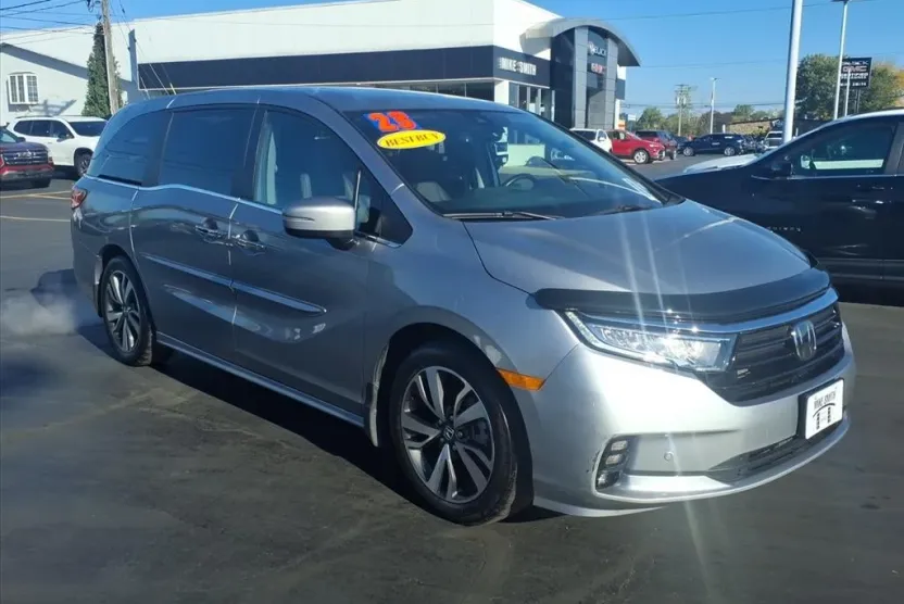 2023 Honda Odyssey Touring photo 1
