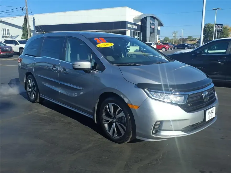 2023 Honda Odyssey Touring photo 1